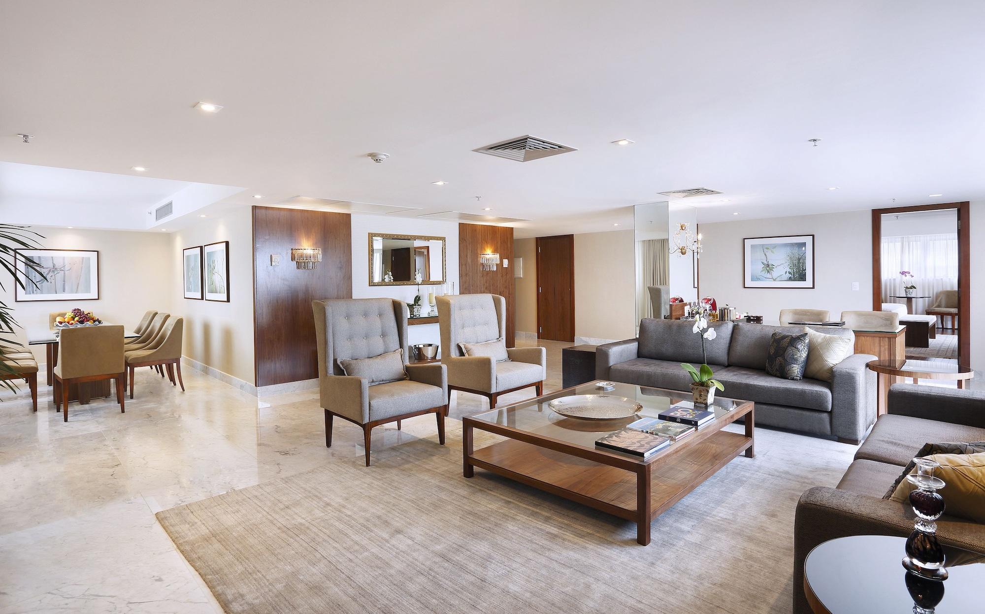 Windsor Marapendi Hotel Rio de Janeiro Zewnętrze zdjęcie A living room in a suite at the Four Seasons Hotel, London